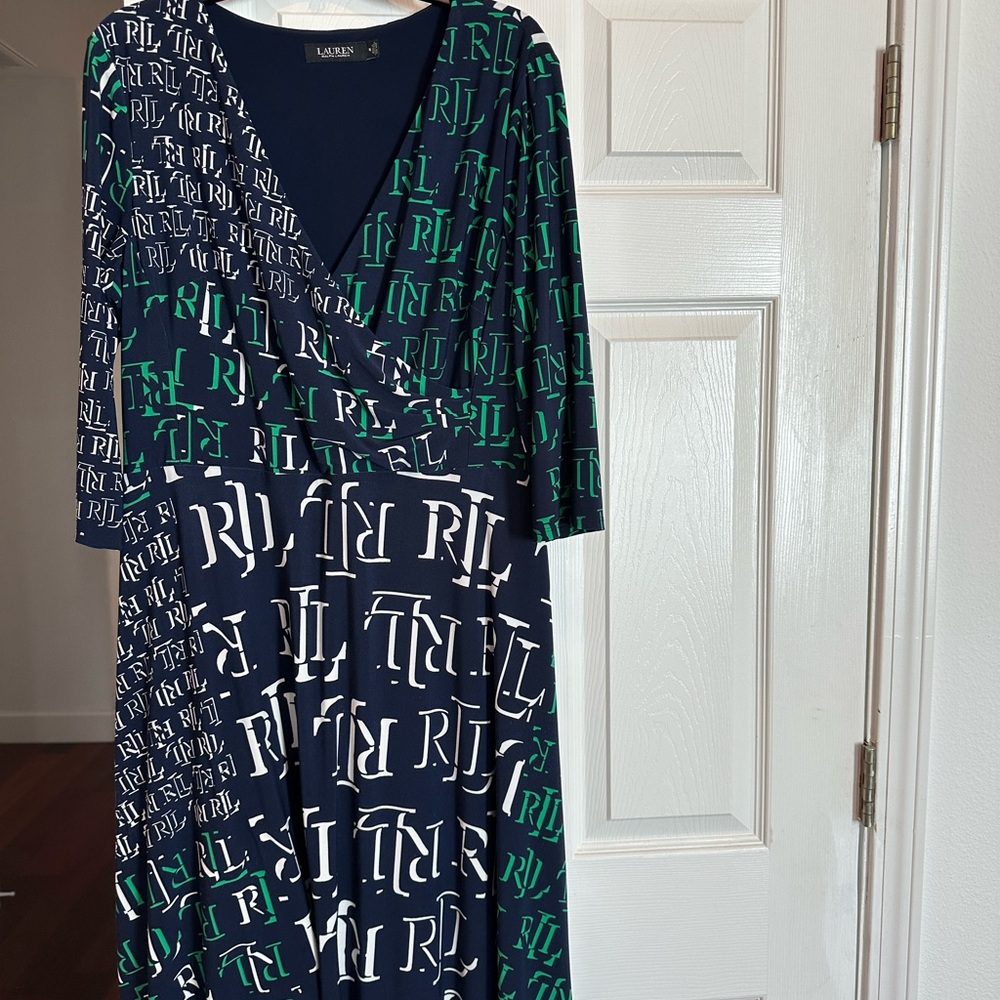 Lauren Ralph Lauren . Size 16,Almost new.length 43 inches, pit2pit 19 inches